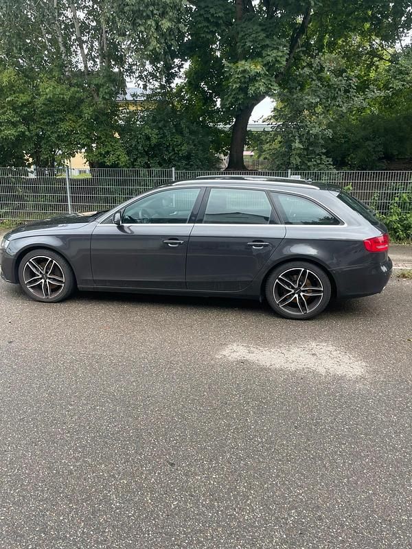 Grau Gebraucht 2008 Audi A4 Kombi | 5.000 € (Fairer Preis) - Bild 1/4