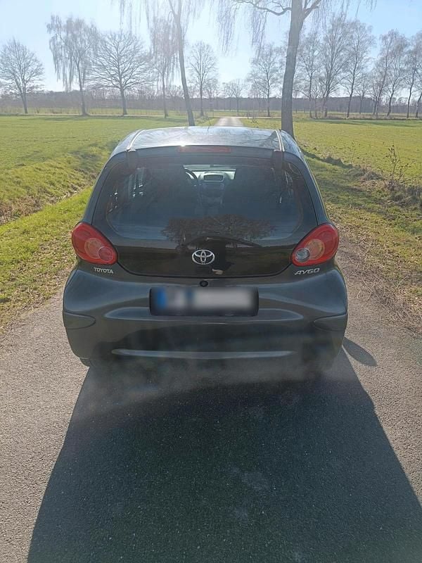 Gebraucht Toyota Aygo 68 PS (50 kW) 2009 Grau Kleinwagen