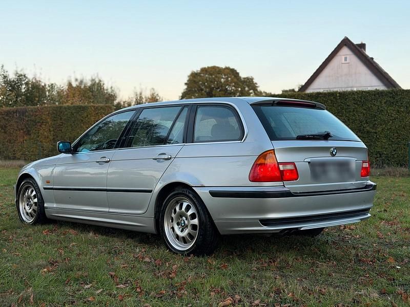 Gebraucht BMW 320 170 PS (125 kW) 2001 Silber Kombi