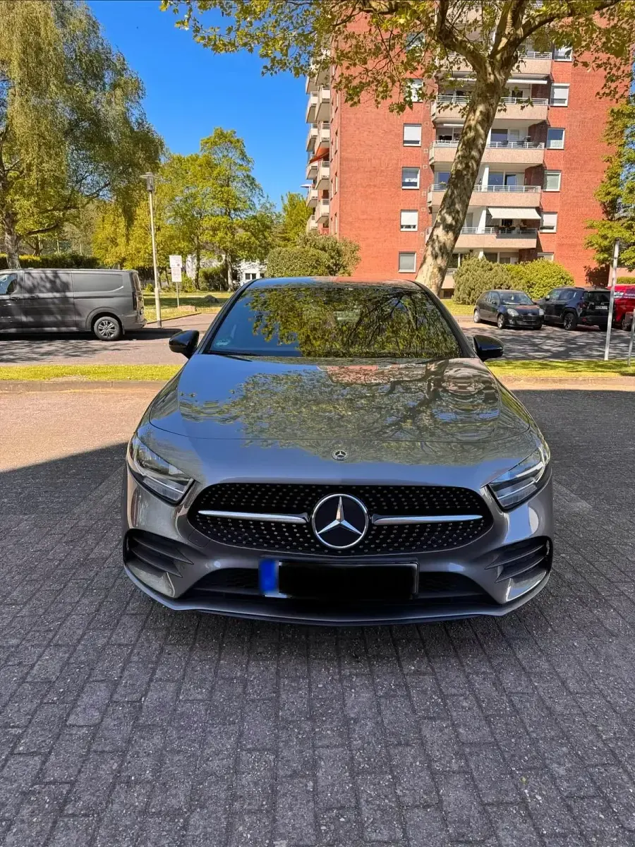Gebraucht Mercedes A200 AMG line 150 PS (110 kW) 2019 Grau Kleinwagen