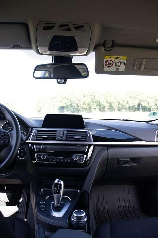 Gebraucht BMW 320 Advantage 184 PS (135 kW) 2018 Blau Kombi