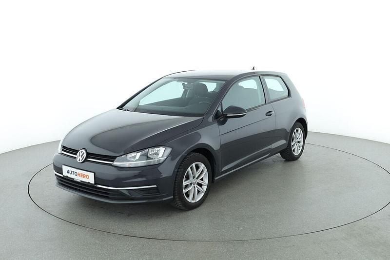 Grau Gebraucht 2017 VW Golf VII Comfortline Limousine | 16.310 € (Guter Preis) - Bild 1/3