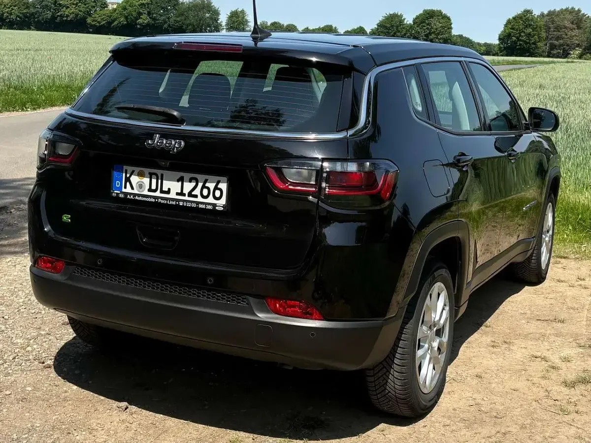 Gebraucht Jeep Compass 131 PS (96 kW) 2022 Schwarz SUV