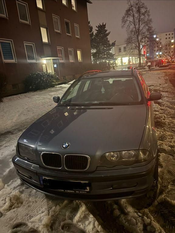 Schwarz Gebraucht 2000 BMW 318 Kombi | 1.600 € (Superpreis) - Bild 1/4