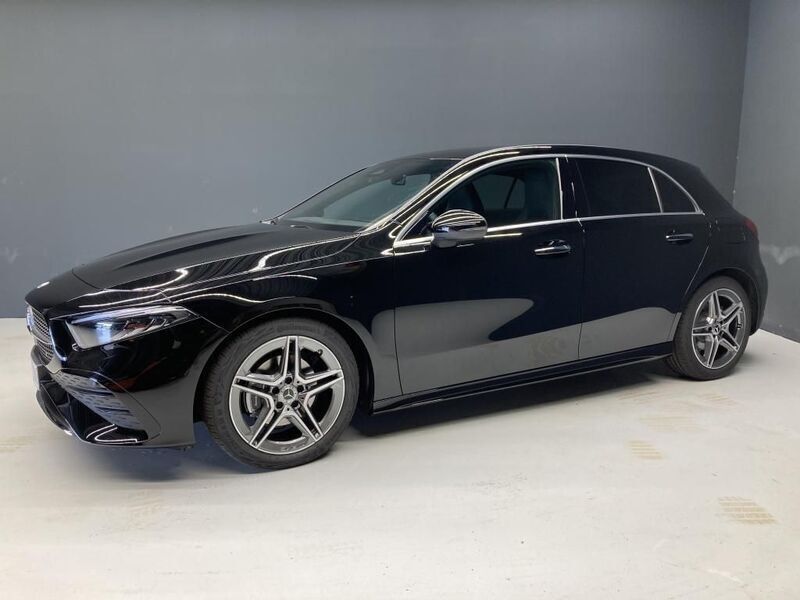 Schwarz Gebraucht 2024 Mercedes A200 Advanced Plus Limousine | 36.890 € (Teuer) - Bild 1/4