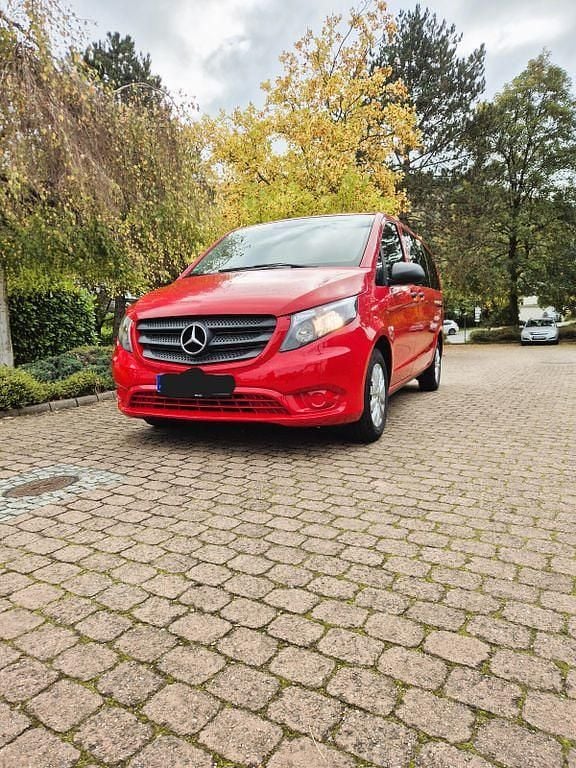 Rot Gebraucht 2020 Mercedes Vito Van / Kleinbus | 29.199 € (Guter Preis) - Bild 1/4