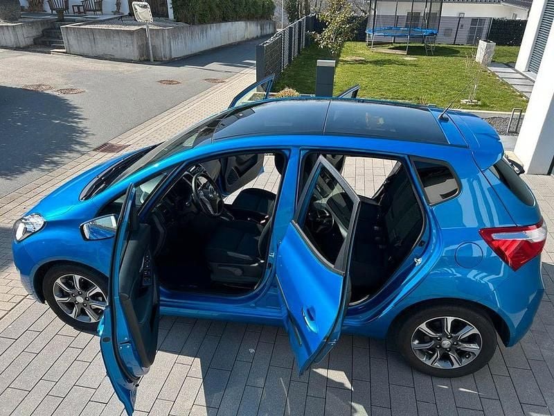Gebraucht Hyundai ix20 125 PS (91 kW) 2017 Blau Kleinwagen