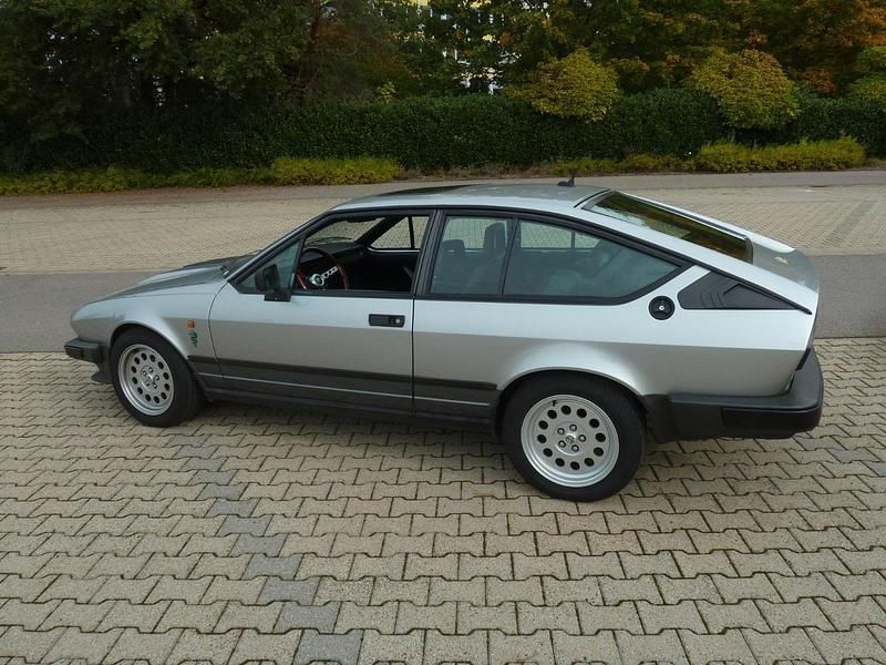 Gebraucht Alfa Romeo GTV 158 PS (116 kW) 1983 Silber Coupé