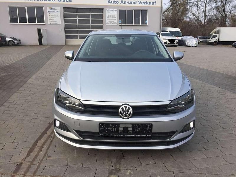Gebraucht VW Polo Trendline 80 PS (58 kW) 2020 Reflexsilber metallic Kleinwagen