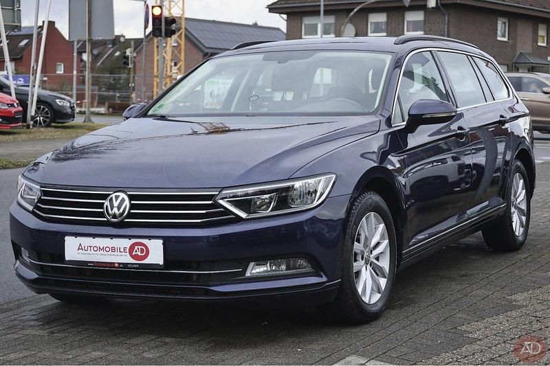 Gebraucht VW Passat Comfortline 150 PS (110 kW) 2017 Blau Kombi