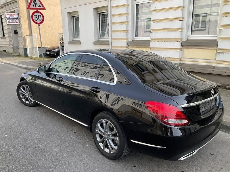 Gebraucht Mercedes C180 156 PS (114 kW) 2015 Schwarz Limousine