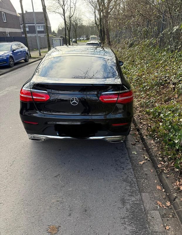 Gebraucht Mercedes GLC250 211 PS (155 kW) 2019 Schwarz Coupé