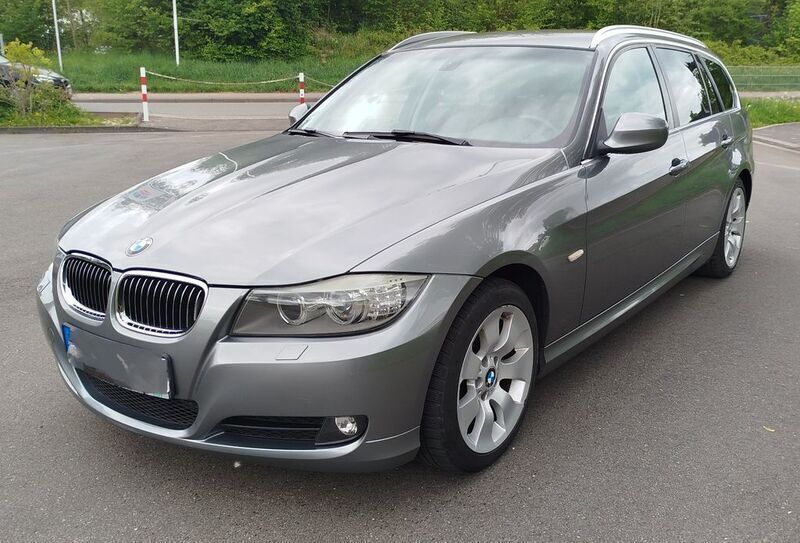 Grau Gebraucht 2011 BMW 325 Sport Line Kombi | 7.950 € (Superpreis) - Bild 1/4