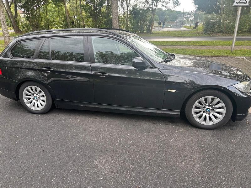 Second-hand BMW 318 143 CP (105 kW) 2008 Negru Break