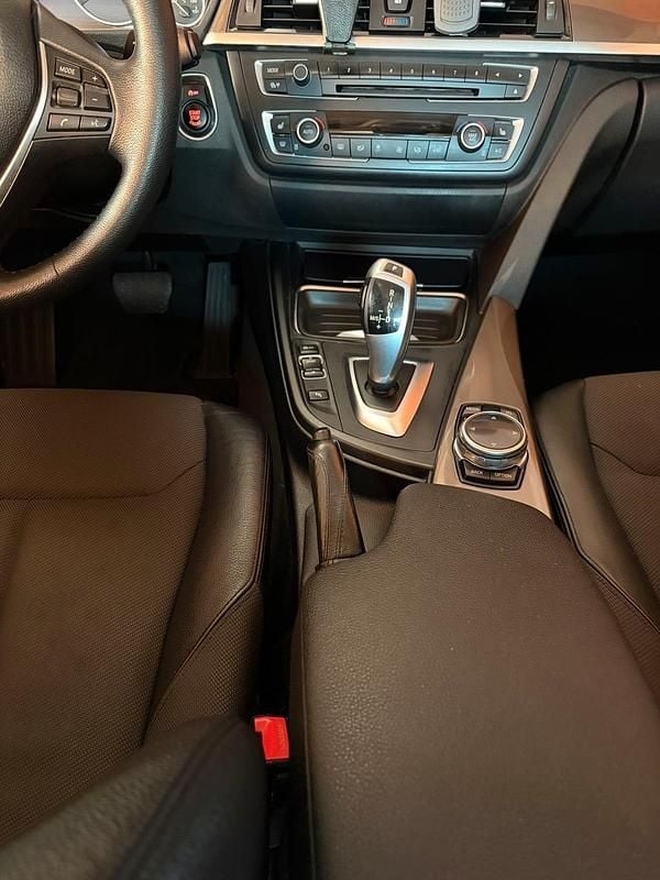 Second-hand BMW 330 2014 Maro Berlinǎ