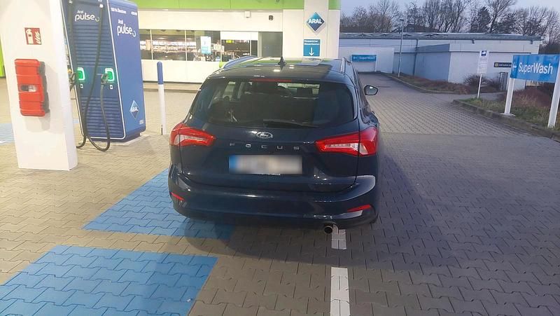 Second-hand Ford Focus 120 CP (88 kW) 2019 Albastru Break