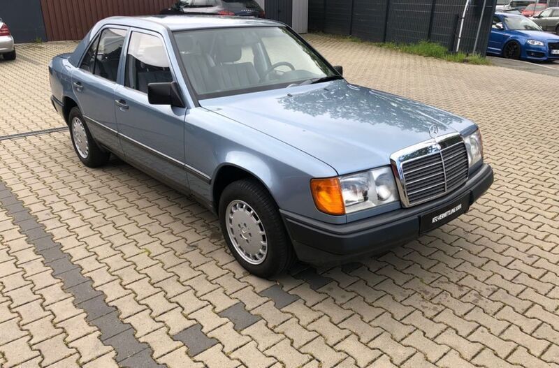 Blau Gebraucht 1987 Mercedes 200 Limousine | 9.900 € - Bild 1/4
