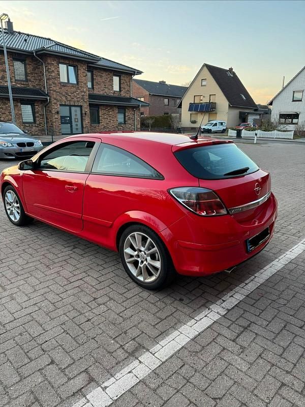 Gebraucht Opel Astra GTC 200 PS (147 kW) 2008 Rot Coupé