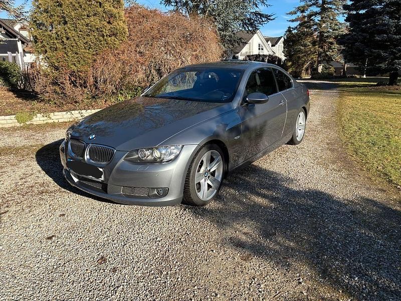 Grau Gebraucht 2007 BMW 335 Performance Coupé | 19.999 € (Fairer Preis) - Bild 1/4
