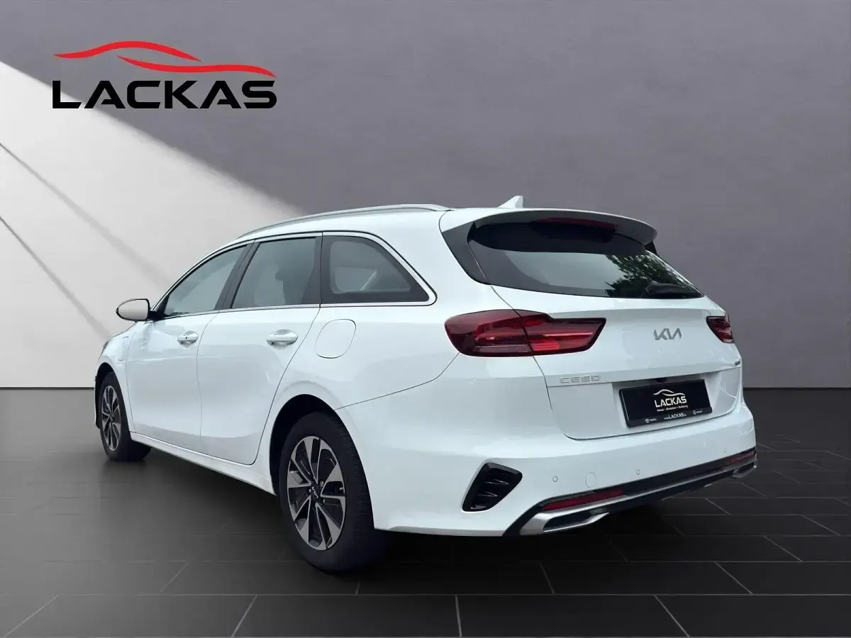 Gebraucht Kia Ceed Vision 141 PS (103 kW) 2022 Weiß Kleinwagen