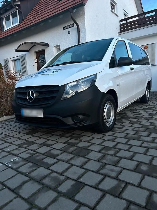 Weiß Gebraucht 2017 Mercedes Vito Van / Kleinbus | 16.999 € (Teuer) - Bild 1/4