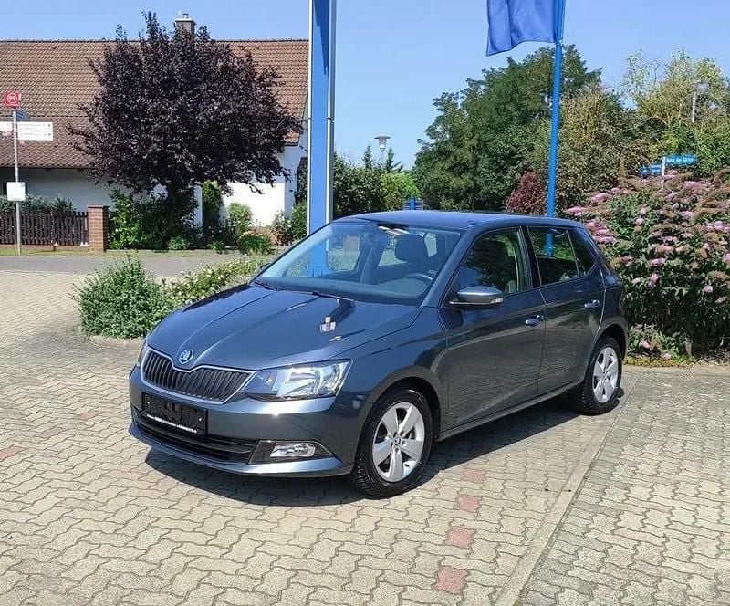 Quarzgrau metallic Gebraucht 2016 Skoda Fabia Ambition Kleinwagen | 9.100 € (Fairer Preis) - Bild 1/4