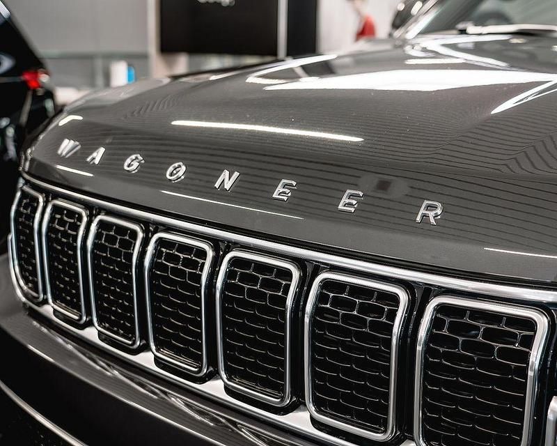 Uusi Jeep Wagoneer 364 HP (267 kW) 2026 Harmaa Katumaasturi