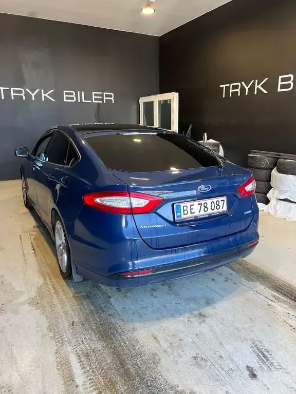 Gebraucht Ford Mondeo Titanium 160 PS (117 kW) 2016 Blau Limousine