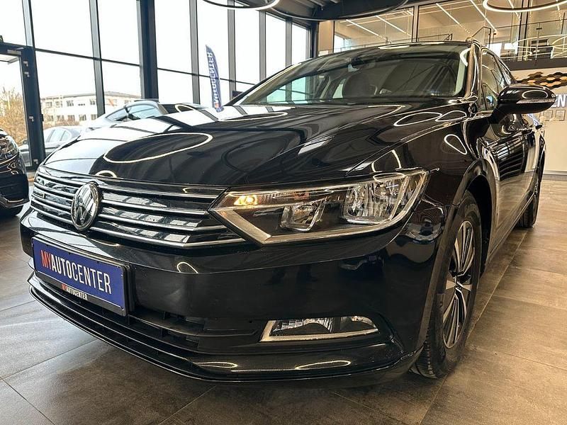 Gebraucht VW Passat 120 PS (88 kW) 2018 Schwarz Kombi