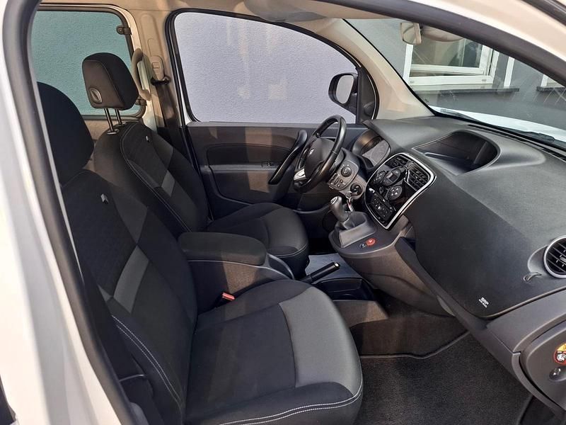 Gebraucht Renault Kangoo LIMITED Deluxe 90 PS (66 kW) 2017 Weiß Van / Kleinbus