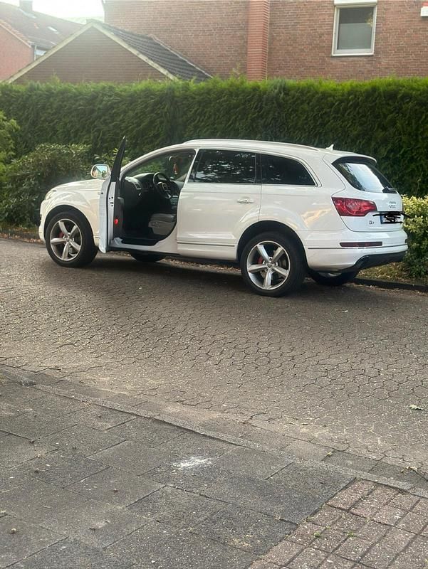 Weiß Gebraucht 2011 Audi Q7 SUV | 13.900 € (Fairer Preis) - Bild 1/4