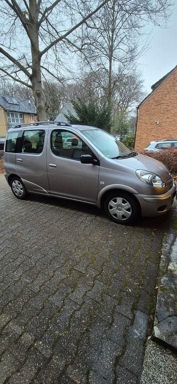 Gebraucht Toyota Yaris Verso 84 PS (61 kW) 2005 Beige Van / Kleinbus