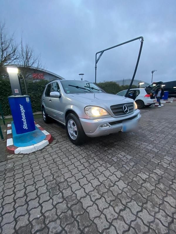 Gebraucht Mercedes ML270 163 PS (119 kW) 2003 Grau SUV