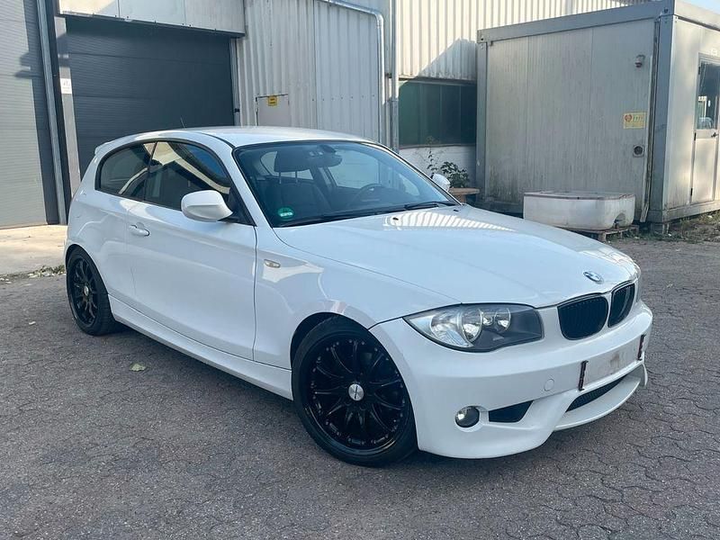 Weiß Gebraucht 2010 BMW 116 Advantage Kleinwagen | 2.950 € (Guter Preis) - Bild 1/4
