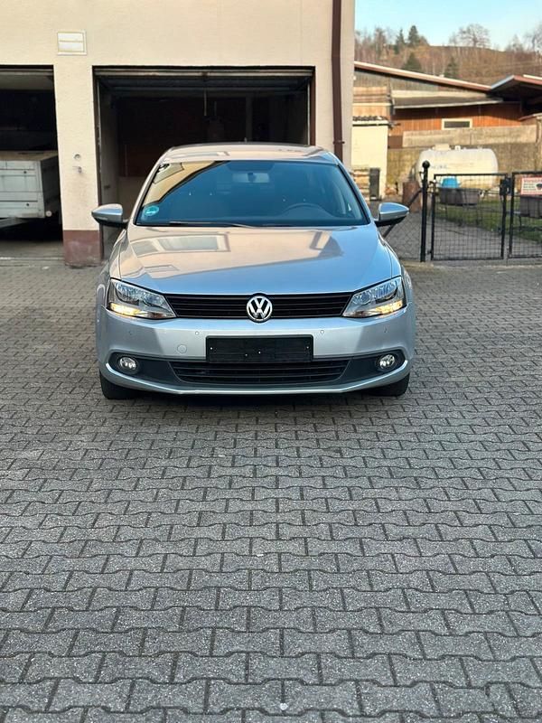 Gebraucht VW Jetta 122 PS (89 kW) 2014 Grau Limousine
