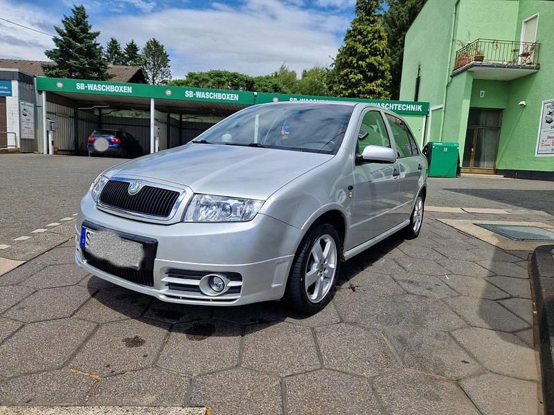 Gebraucht Skoda Fabia vRS 101 PS (74 kW) 2002 Silber Kleinwagen