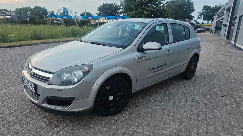 Silber Gebraucht 2006 Opel Astra Edition Limousine | 1.350 € (Etwas zu teuer) - Bild 1/4