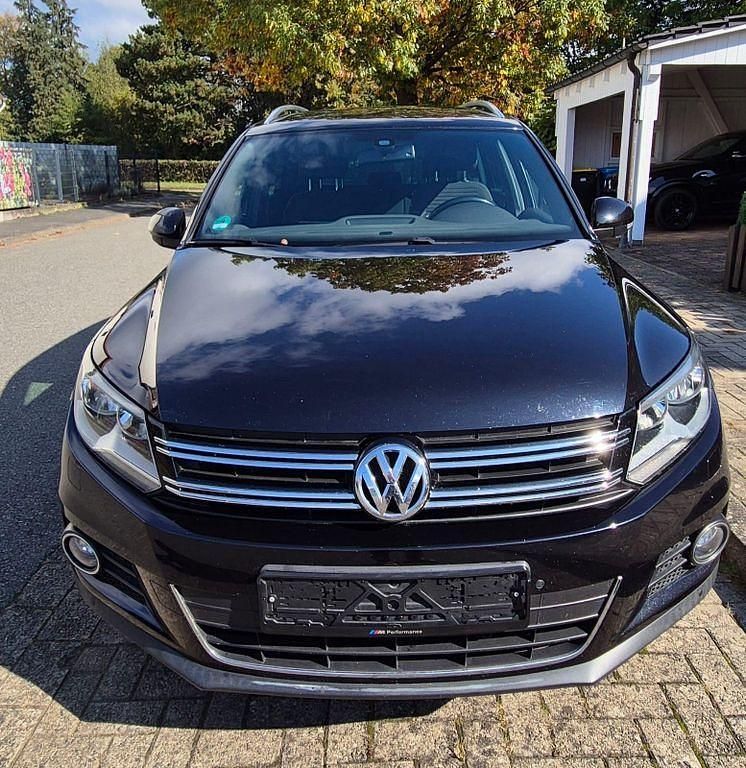 Schwarz Gebraucht 2015 VW Tiguan Cup SUV | 12.000 € (Fairer Preis) - Bild 1/4