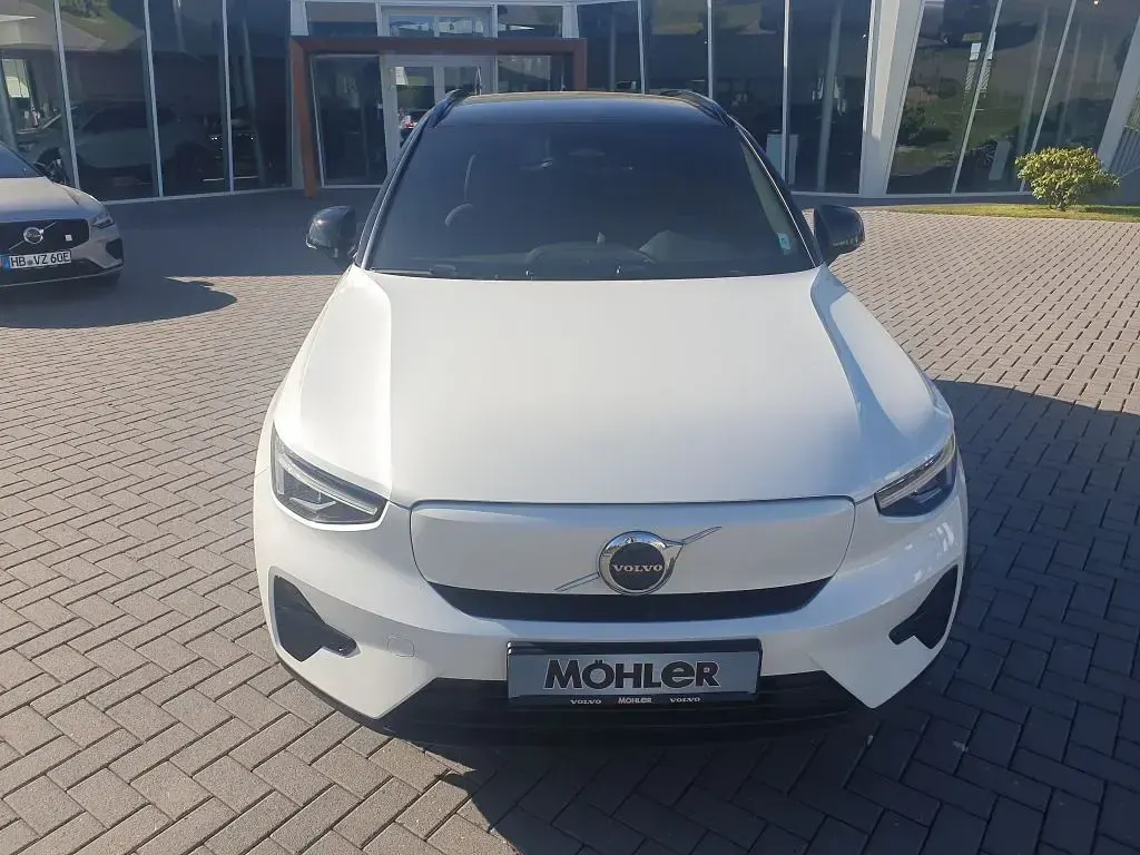 Second-hand Volvo XC40 Core 169 kW (231 CP) 2023 Alb SUV