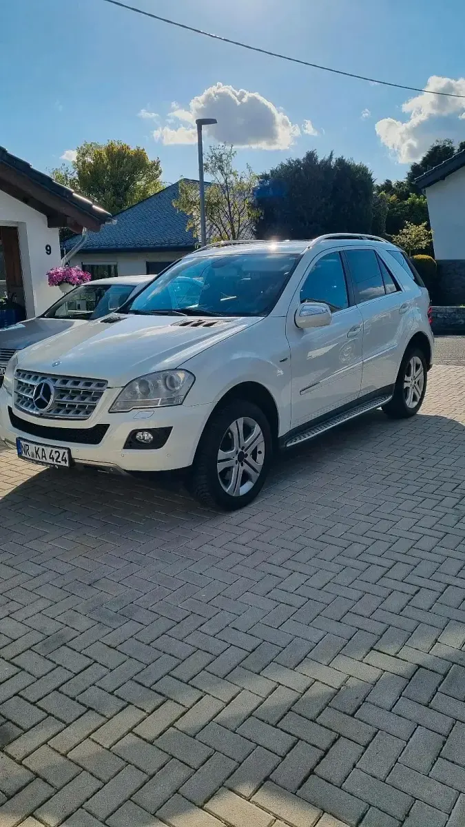 Gebraucht Mercedes ML350 231 PS (169 kW) 2010 Weiß SUV