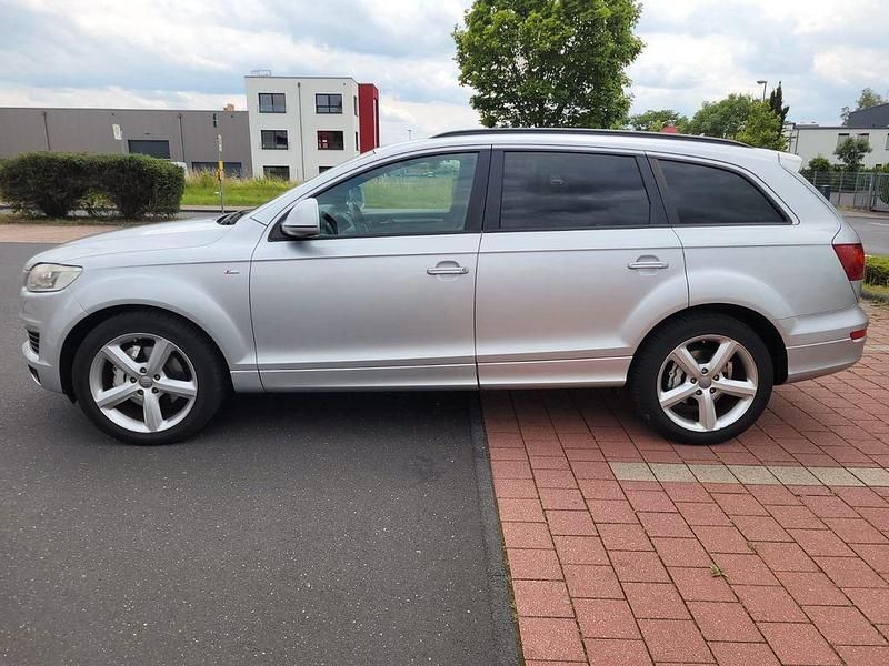 Grau Gebraucht 2009 Audi Q7 SUV | 8.600 € (Guter Preis) - Bild 1/4
