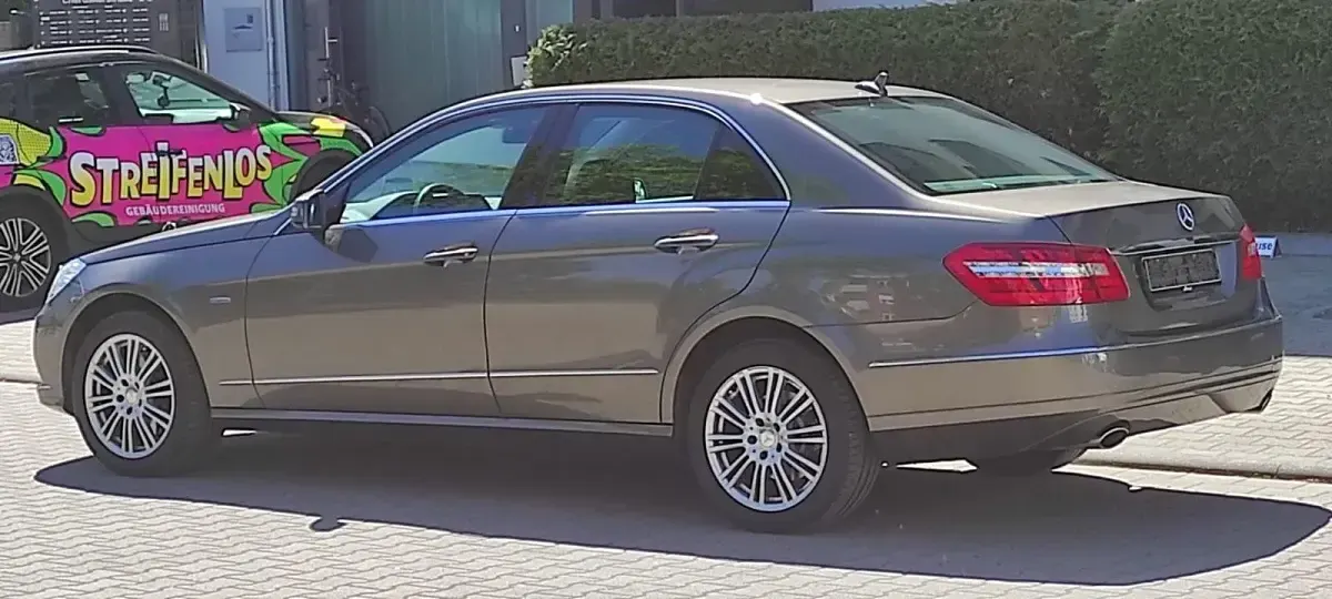 Gebraucht Mercedes E300 Elegance 252 PS (185 kW) 2011 Grau Limousine