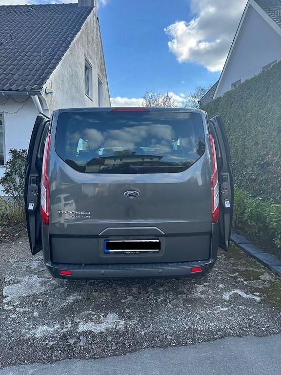 Gebraucht Ford Tourneo 170 PS (125 kW) 2017 Grau Van / Kleinbus