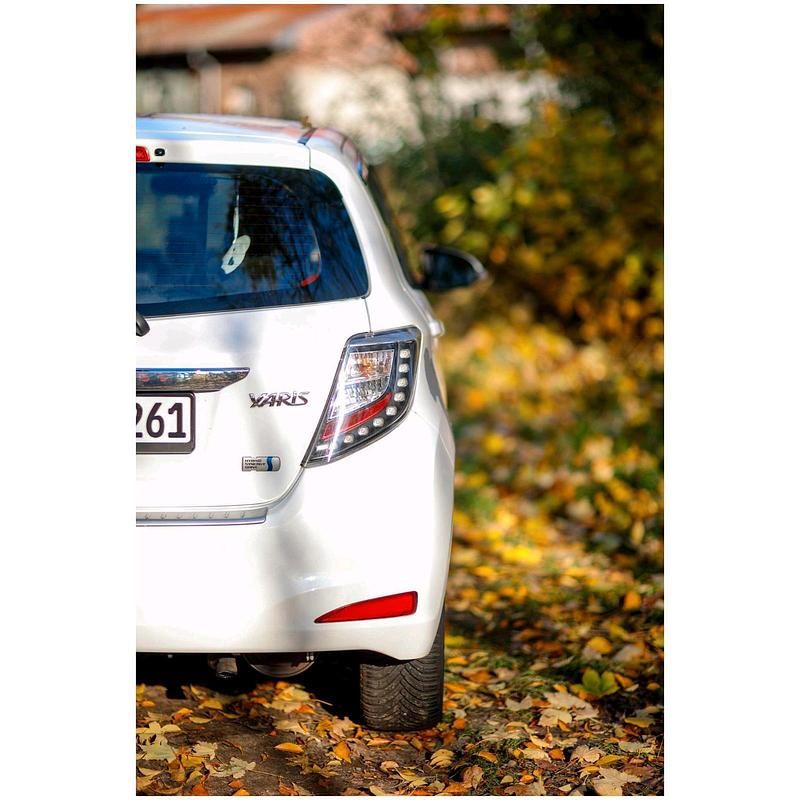 Gebraucht Toyota Yaris Hybrid 60 PS (44 kW) 2012 Weiß Kleinwagen