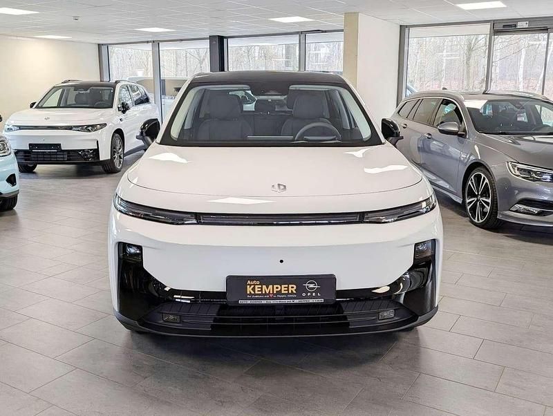 Neu Leapmotor B10 160 kW (218 PS) 2026 Light white SUV