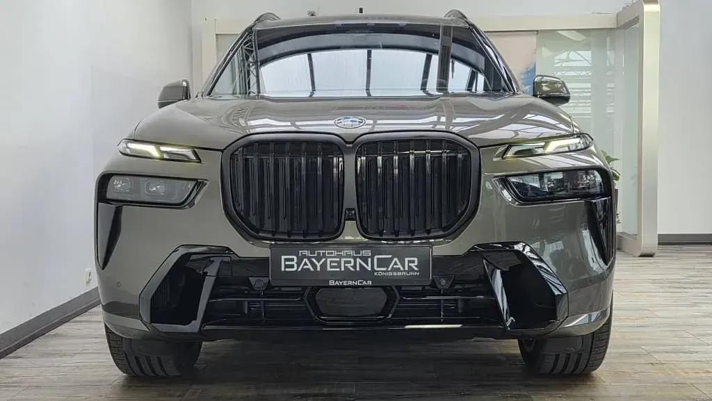 Gebraucht BMW X7 M Sport 352 PS (258 kW) 2025 (0c3d) manhatten metallic SUV
