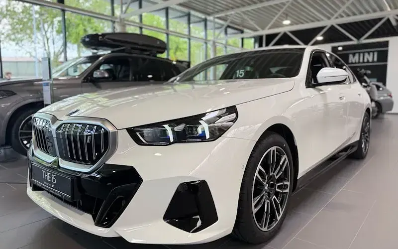 Neu BMW i5 Shadowline 250 kW (340 PS) 2026 Weiß Limousine