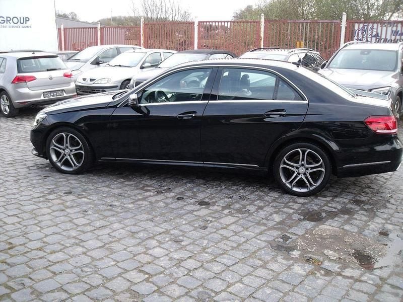 Gebraucht Mercedes E220 170 PS (125 kW) 2013 Schwarz Limousine
