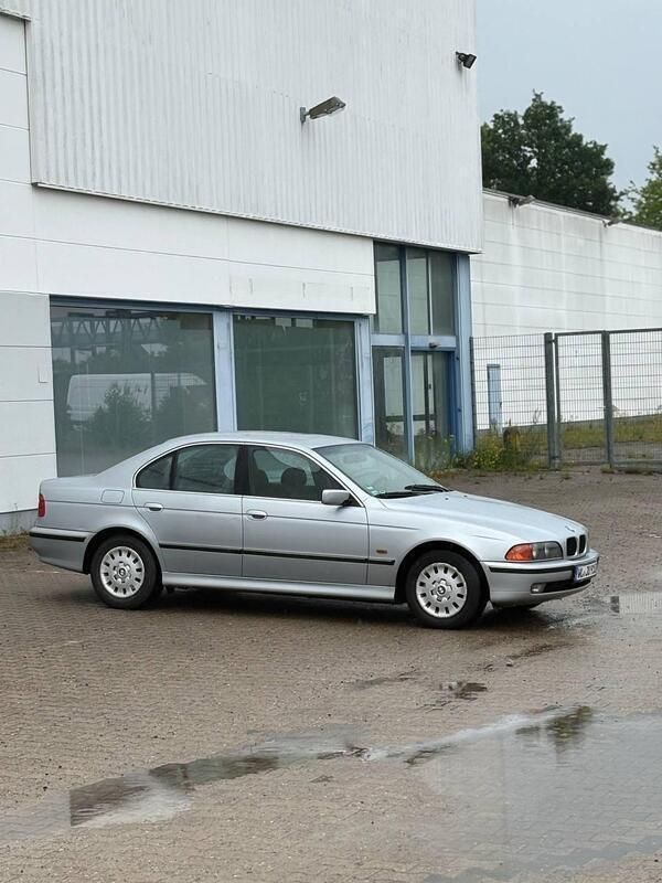 Silber Gebraucht 1997 BMW 520 Limousine | 2.800 € (Superpreis) - Bild 1/4