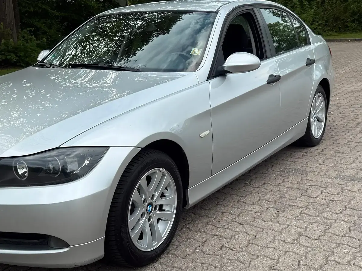 Gebraucht BMW 318 129 PS (94 kW) 2007 Silber Limousine
